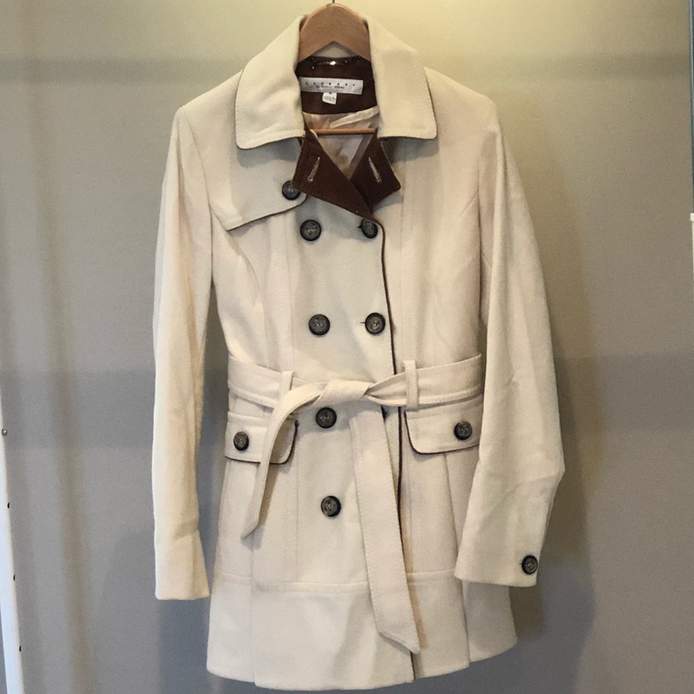Laundry by Shelli Segal cream coat.
